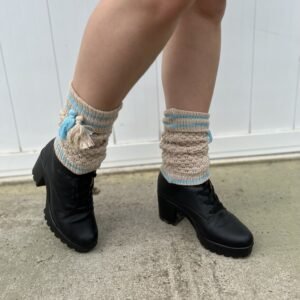 Polaina Bege com Azul Pipoca Pompom Tassel